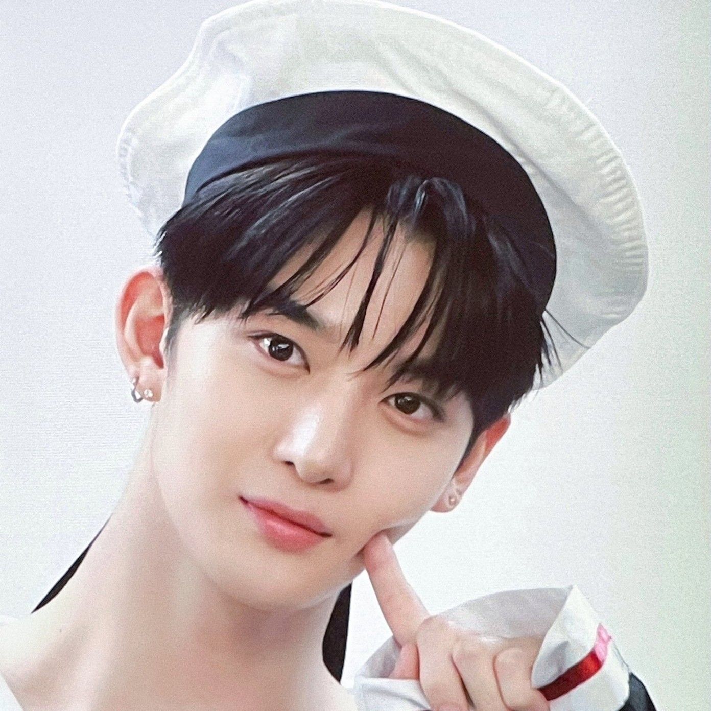 Foto terbaru Bae Jinyoung