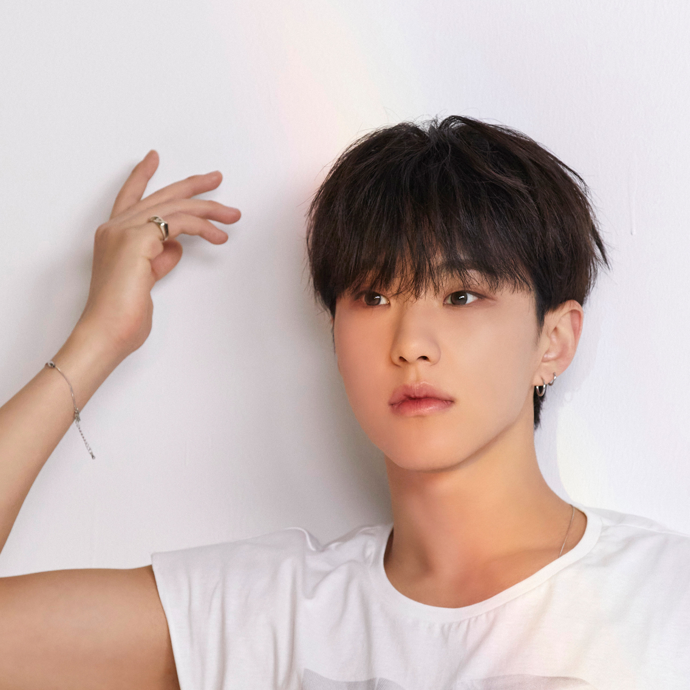 Behind-the-scenes cut of SEVENTEEN