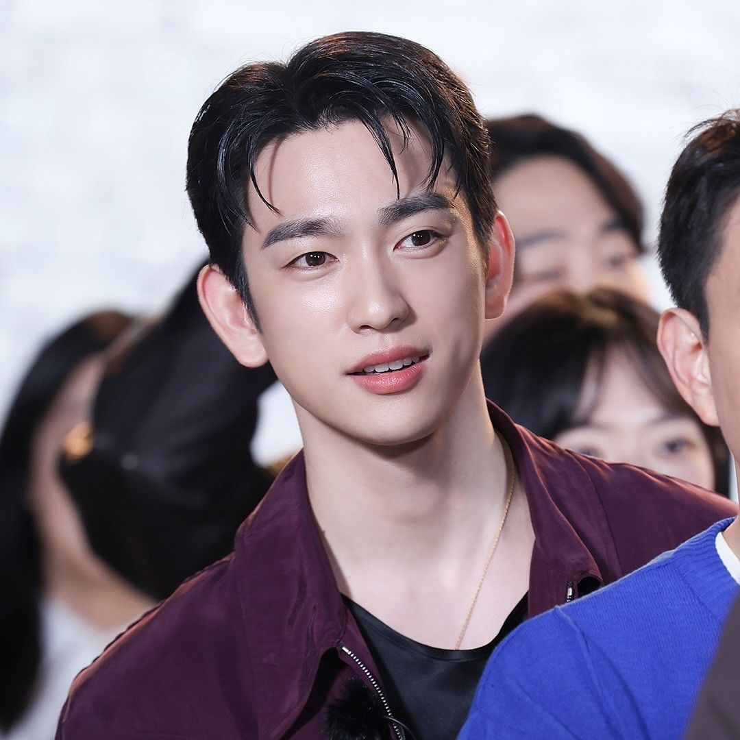 Behind-the-scenes cut of Jinyoung (GOT7)