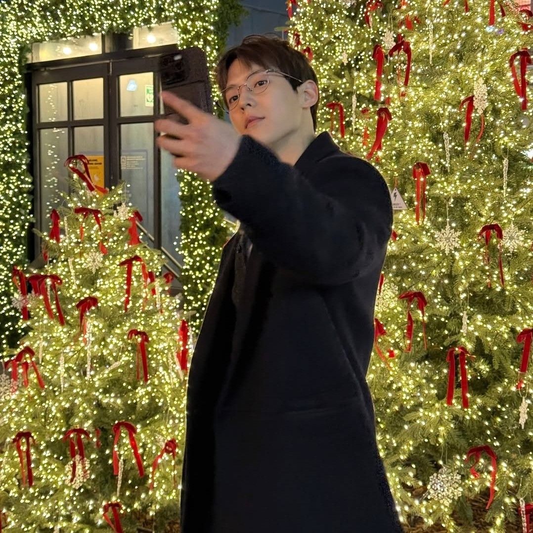 Recent activity shot of Lee Minhyuk (BTOB)