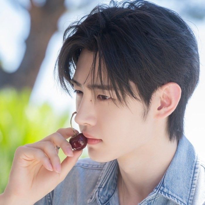 Latest photo of Sunghoon (ENHYPEN)