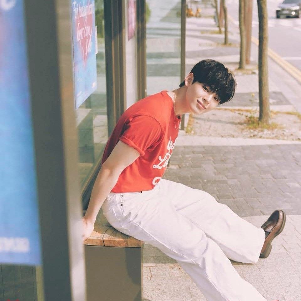 Behind-the-scenes cut of Mun Junghyun (EVNNE)