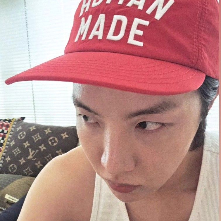 Momen yang diabadikan oleh penggemar j-hope (BTS)