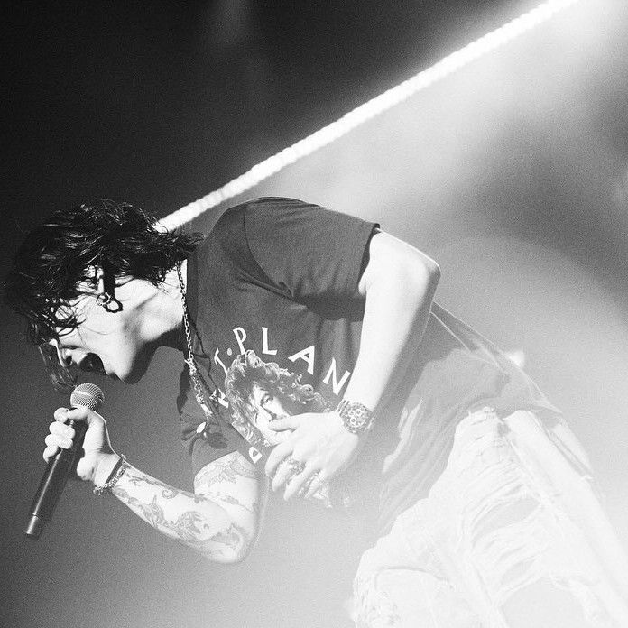 A moment captured by Yuuri's fan