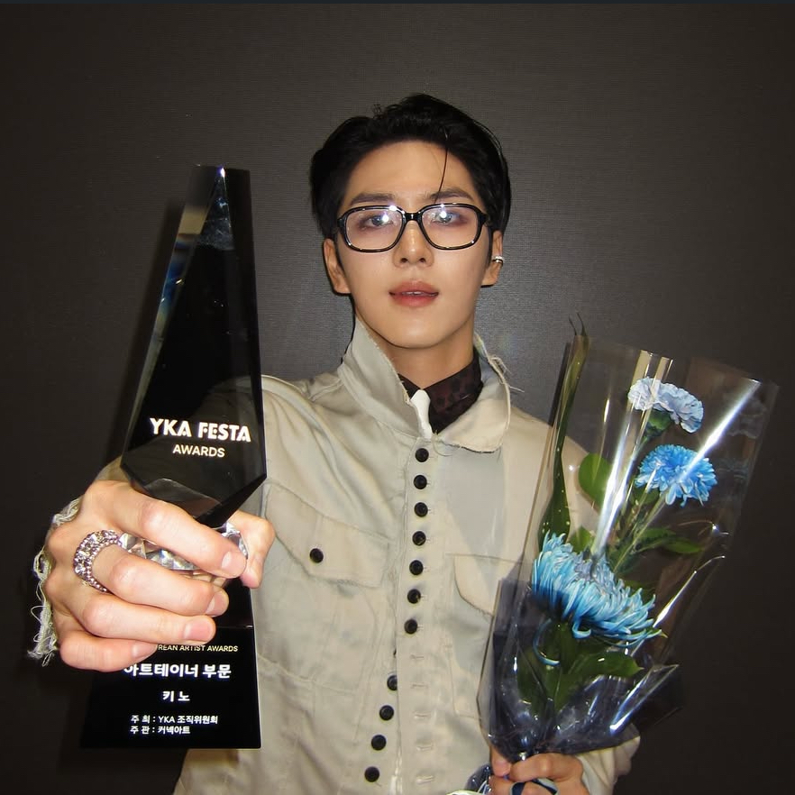 A moment captured by PENTAGON's fan