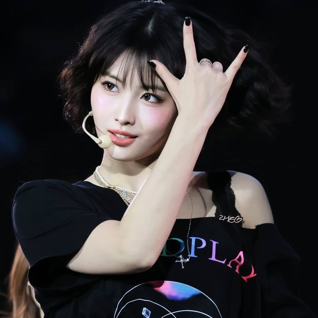 모모 (TWICE)의 최신 사진