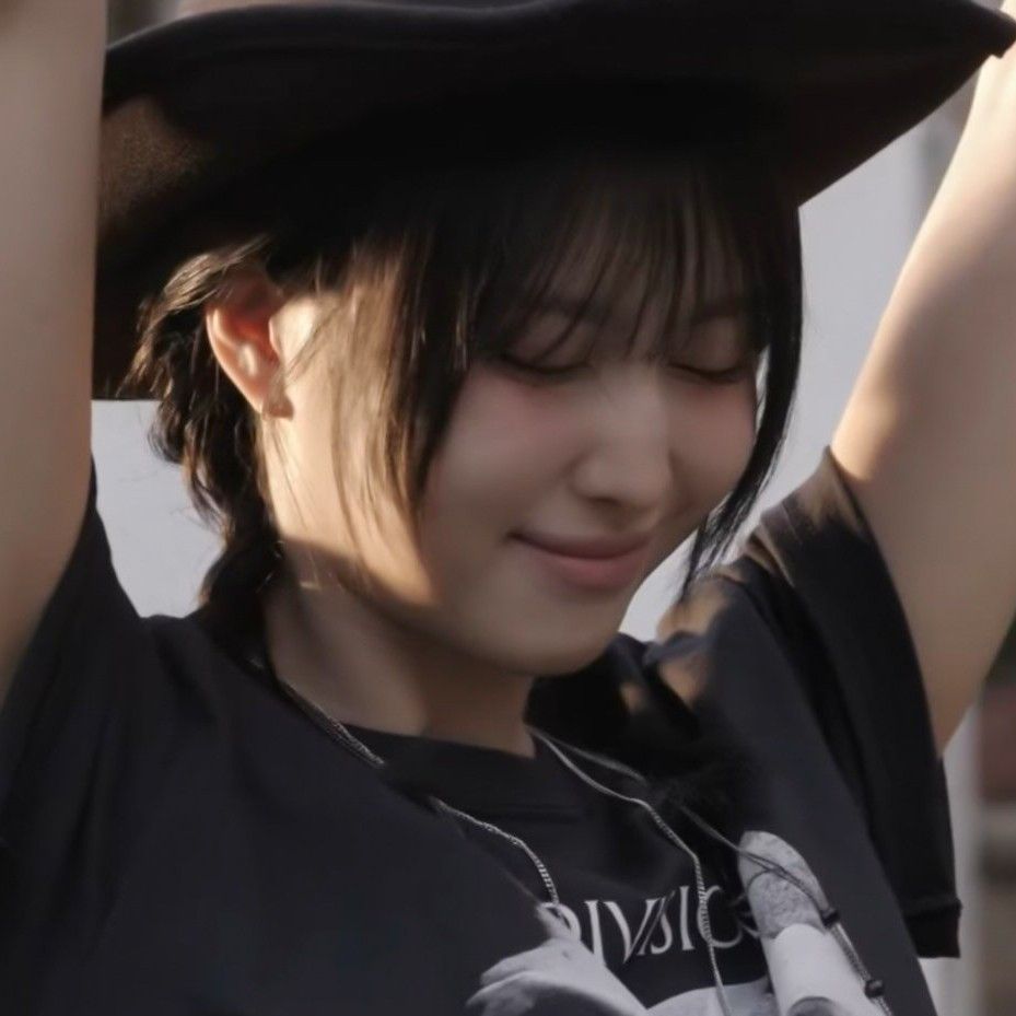 A moment captured by Momo (TWICE)'s fan