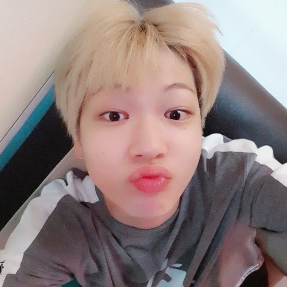 Behind-the-scenes cut of Kijung