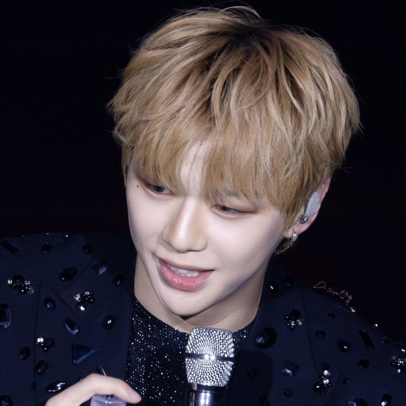 Behind-the-scenes cut of Kang Daniel