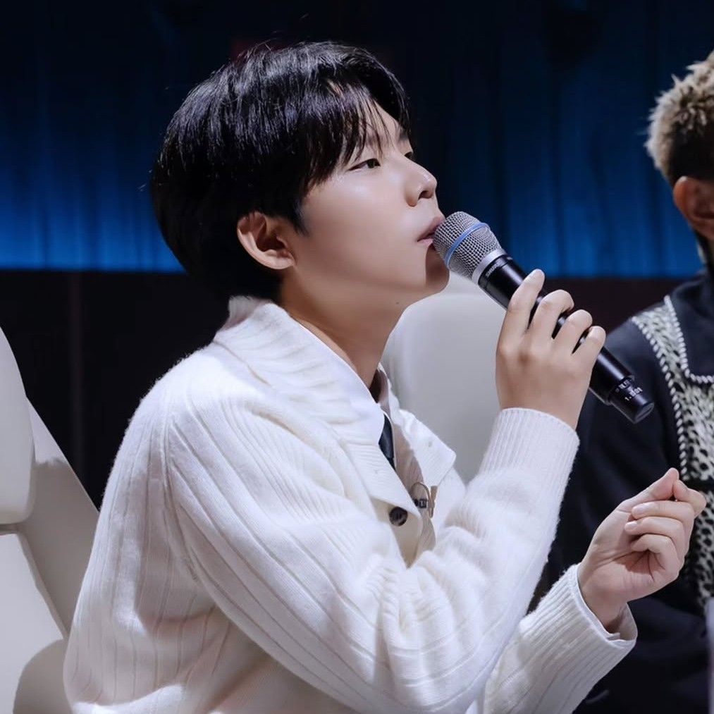 A moment captured by Jung Seunghwan's fan