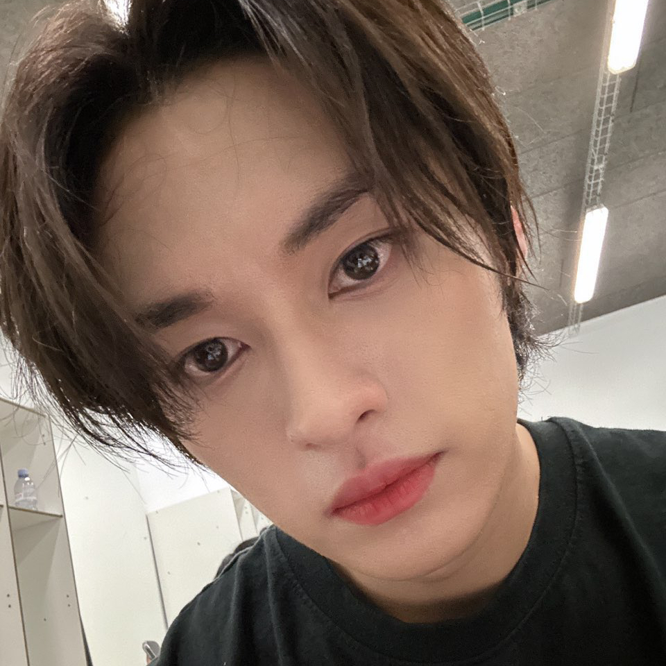 Latest photo of Lee Know (Stray Kids)