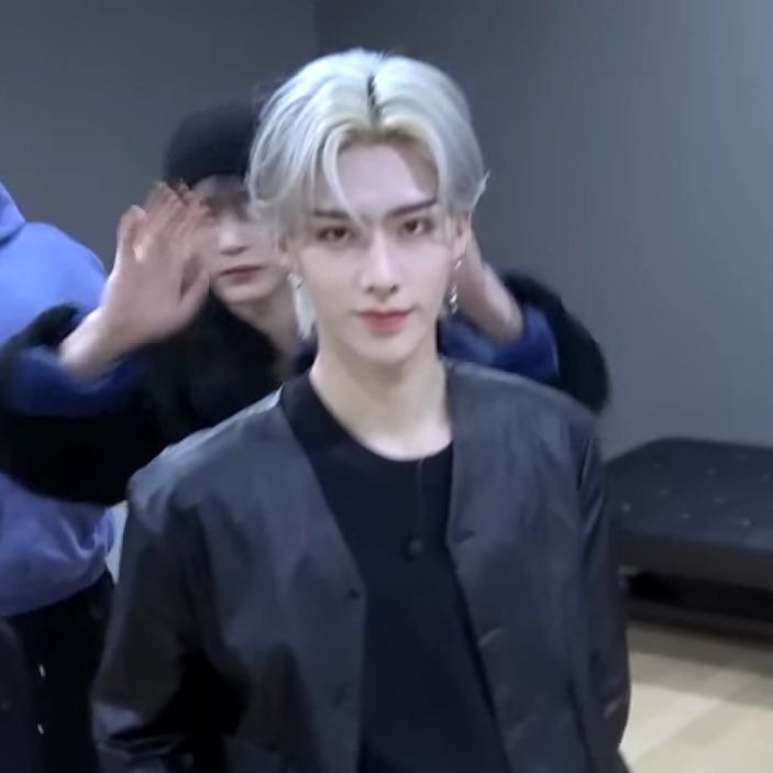 リッキー (ZEROBASEONE)の舞台裏ショット