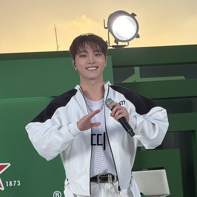 Behind-the-scenes cut of Dino (SEVENTEEN)