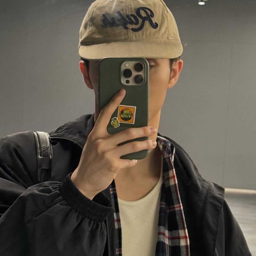 A moment captured by Mark (NCT 127, NCT DREAM)'s fan