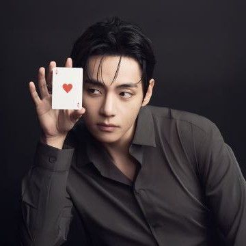 Behind-the-scenes cut of V (BTS)