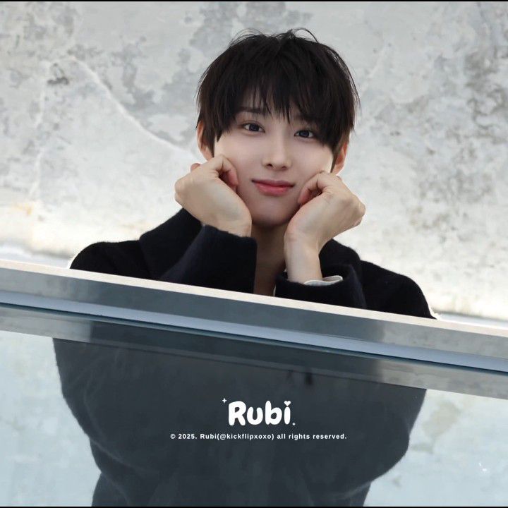 A moment captured by Juwang (KickFlip)'s fan