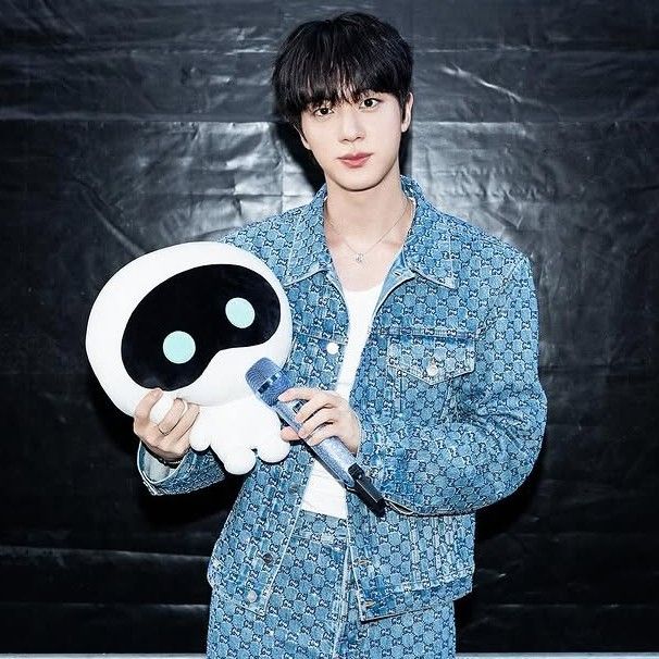 Foto aktivitas terbaru Jin (BTS)