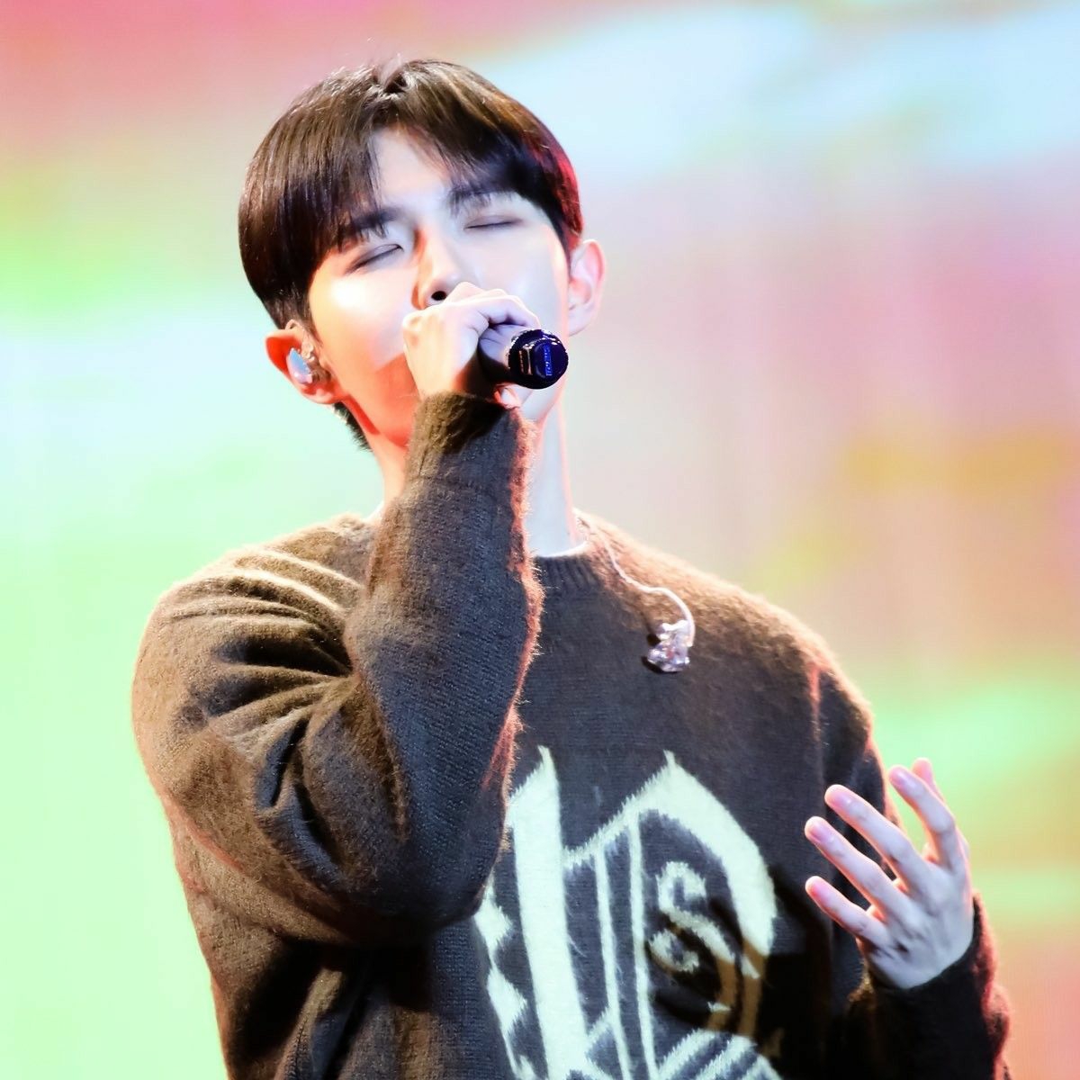 Behind-the-scenes cut of Kim Jaehwan