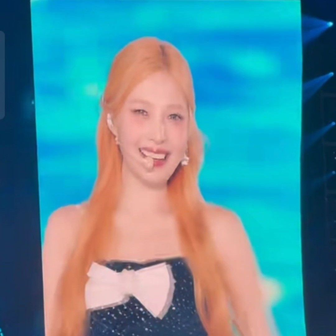 Recent activity shot of Joy (Red Velvet)