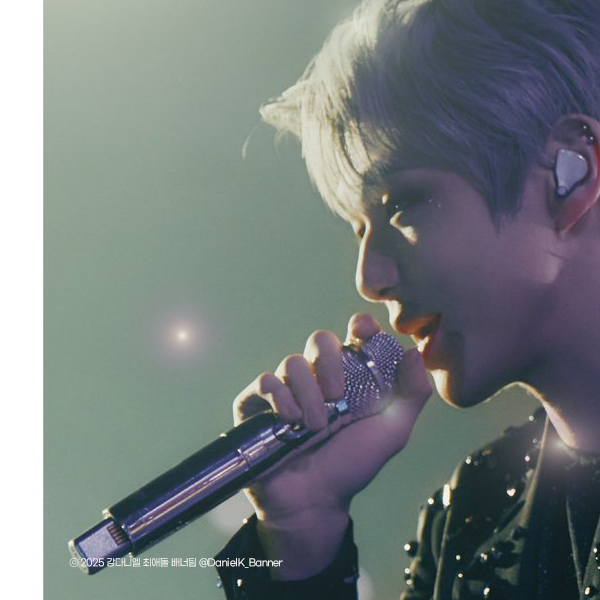 A moment captured by Kang Daniel's fan