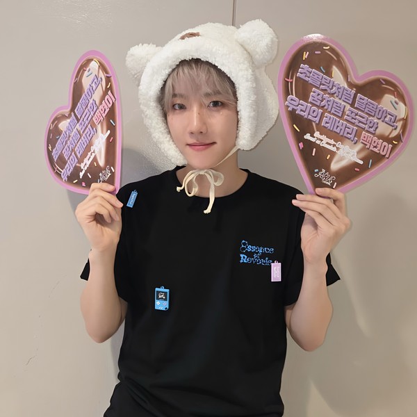 Signature photo of Baekhyun (EXO) capturing their charm