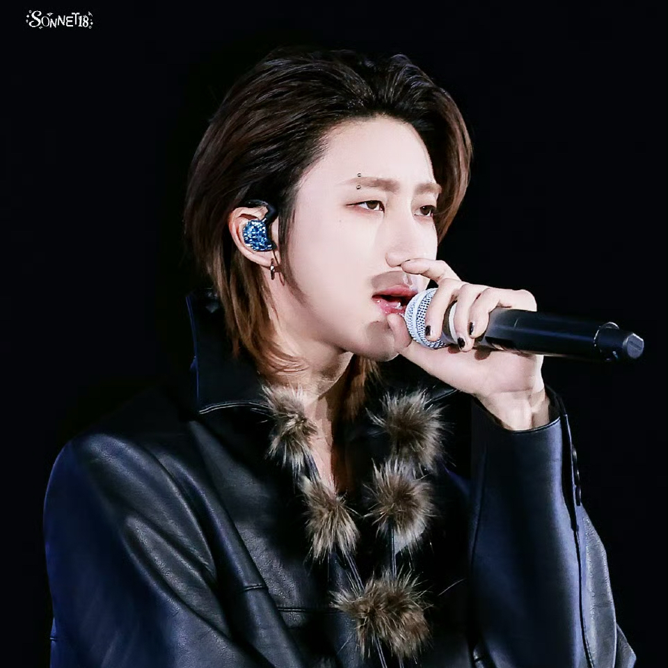 Behind-the-scenes cut of The 8 (SEVENTEEN)