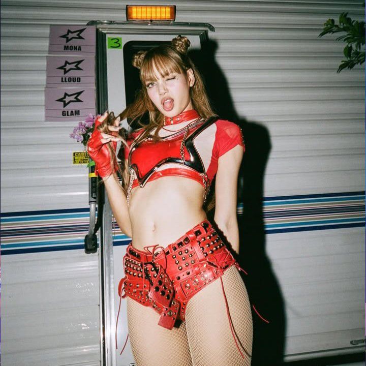 Lisa (BLACKPINK)的最新照片