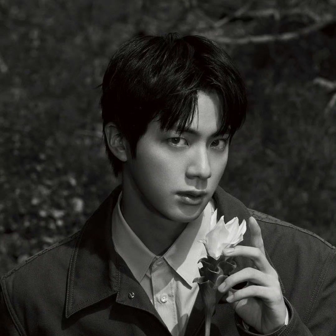Foto aktivitas terbaru Jin (BTS)