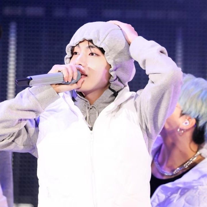 뷔 (방탄소년단)의 비하인드 컷