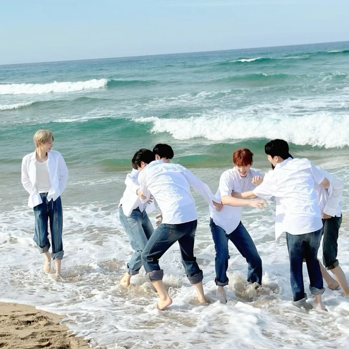 A moment captured by DRIPPIN's fan