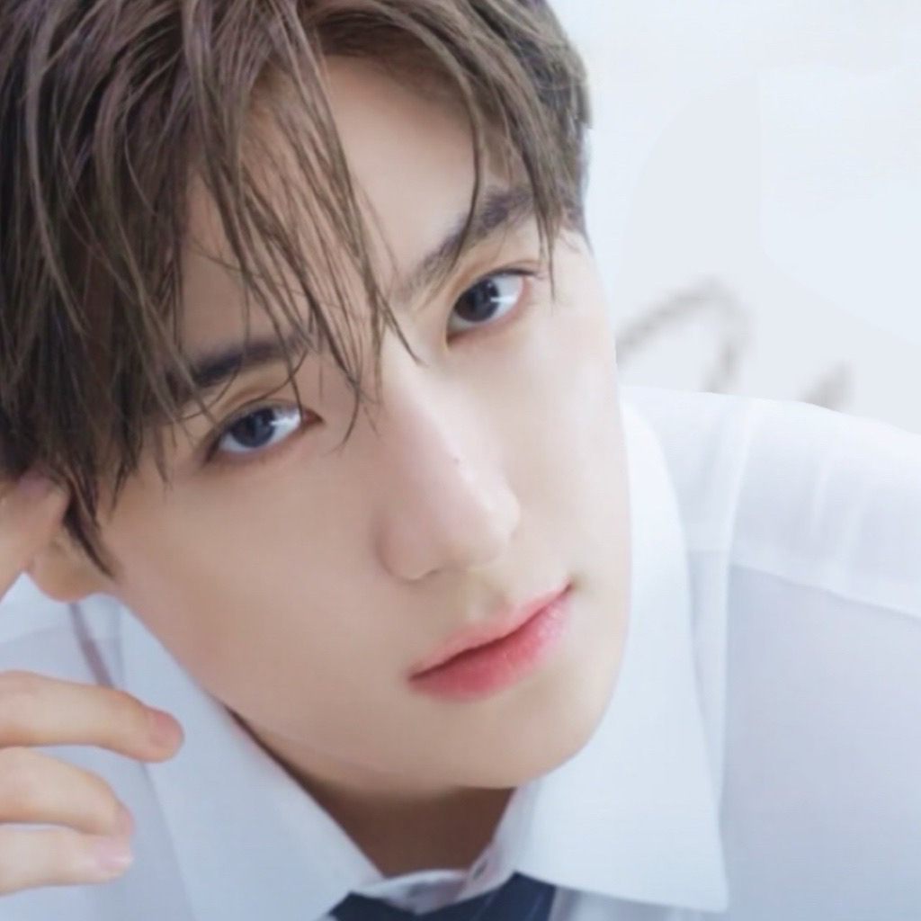 A moment captured by Hyunjae (THE BOYZ)'s fan