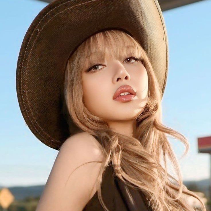 Recent activity shot of Lisa (BLACKPINK)