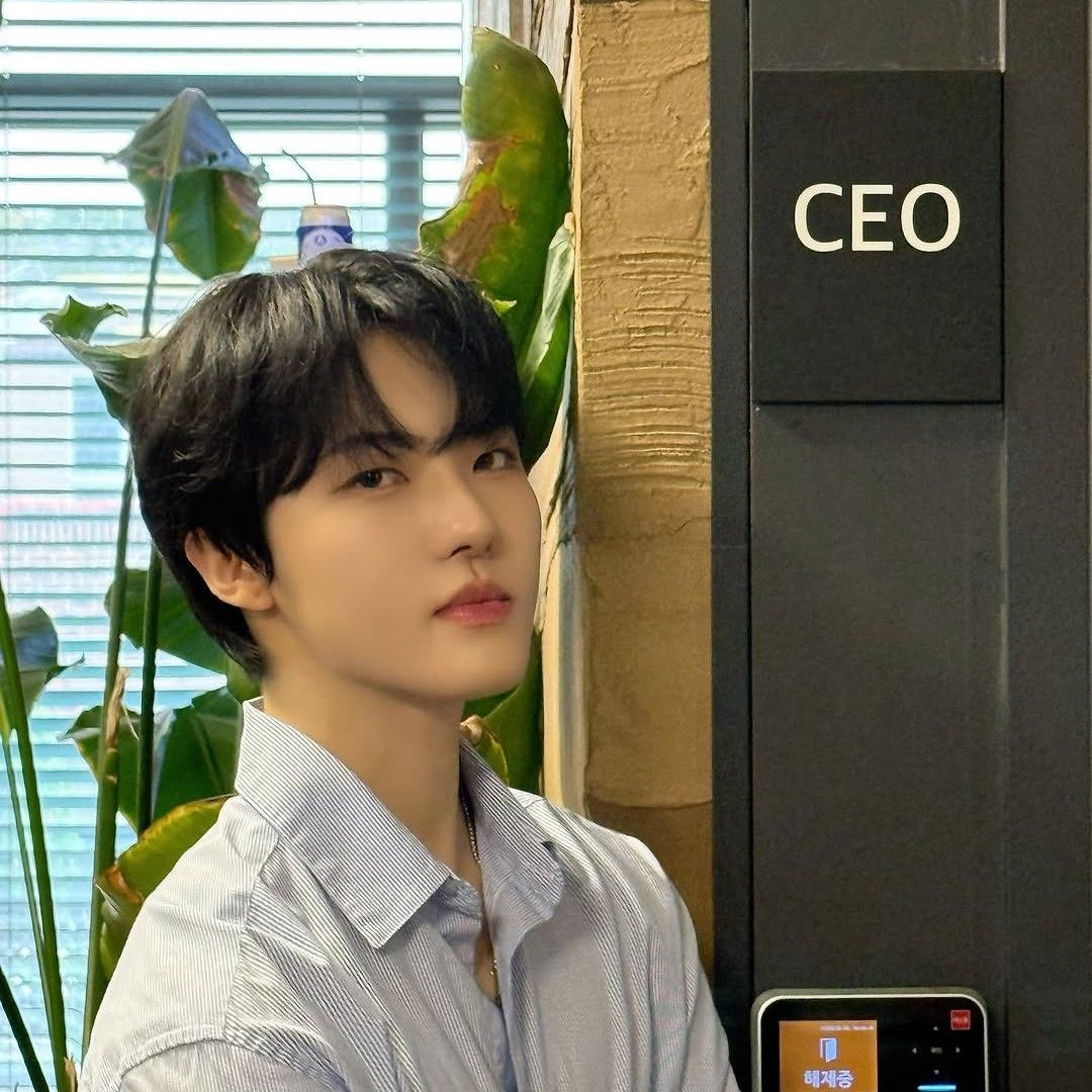 Recent activity shot of Junghoon (Xikers)
