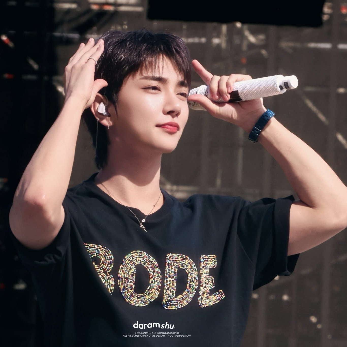 A moment captured by Joshua (SEVENTEEN)'s fan