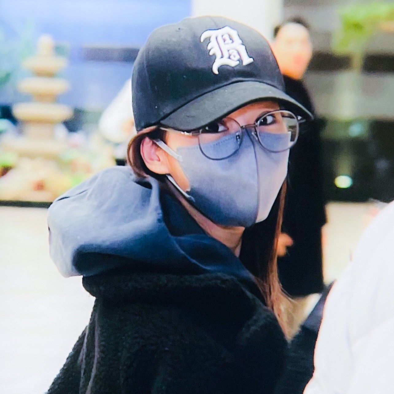 사나 (TWICE)의 비하인드 컷