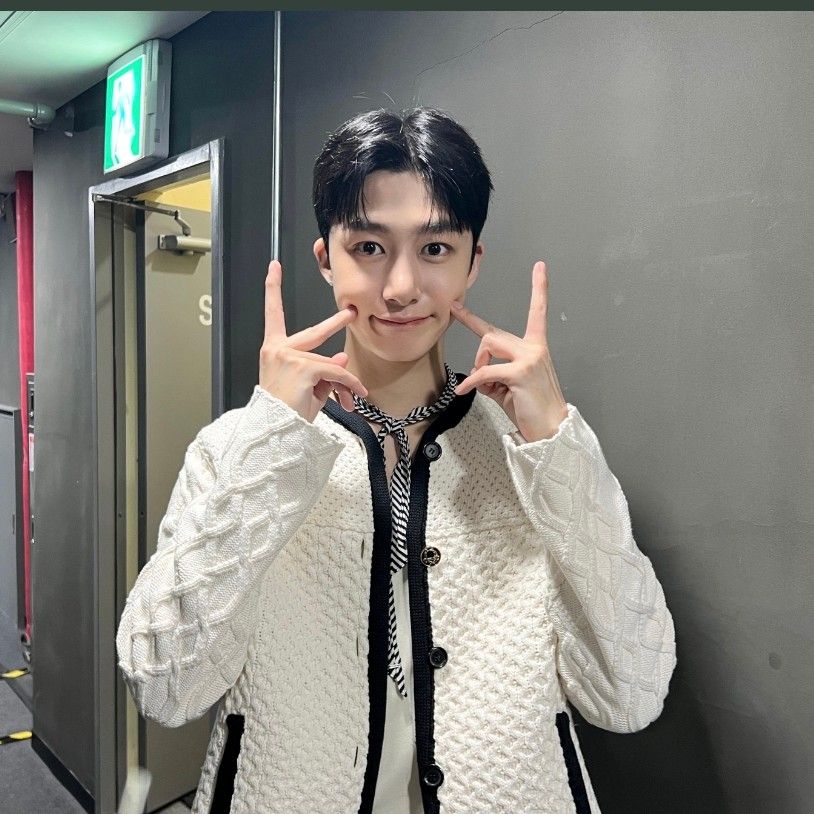 A moment captured by Hyungwon (MONSTA X)'s fan