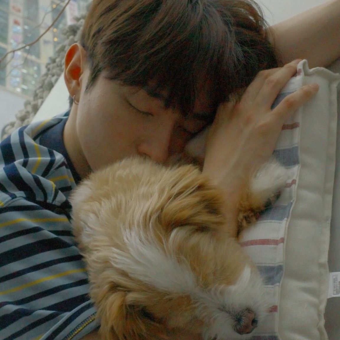 A moment captured by Yoon Jisung's fan
