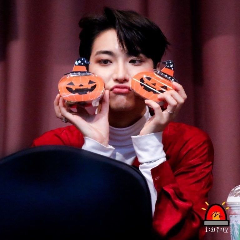 星和 (ATEEZ)的最新活动照片