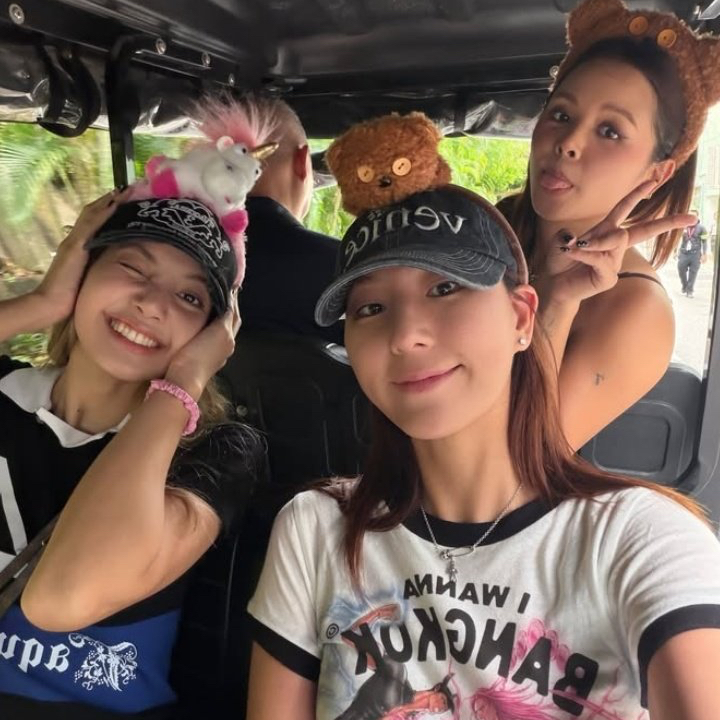 Behind-the-scenes cut of Lisa (BLACKPINK)