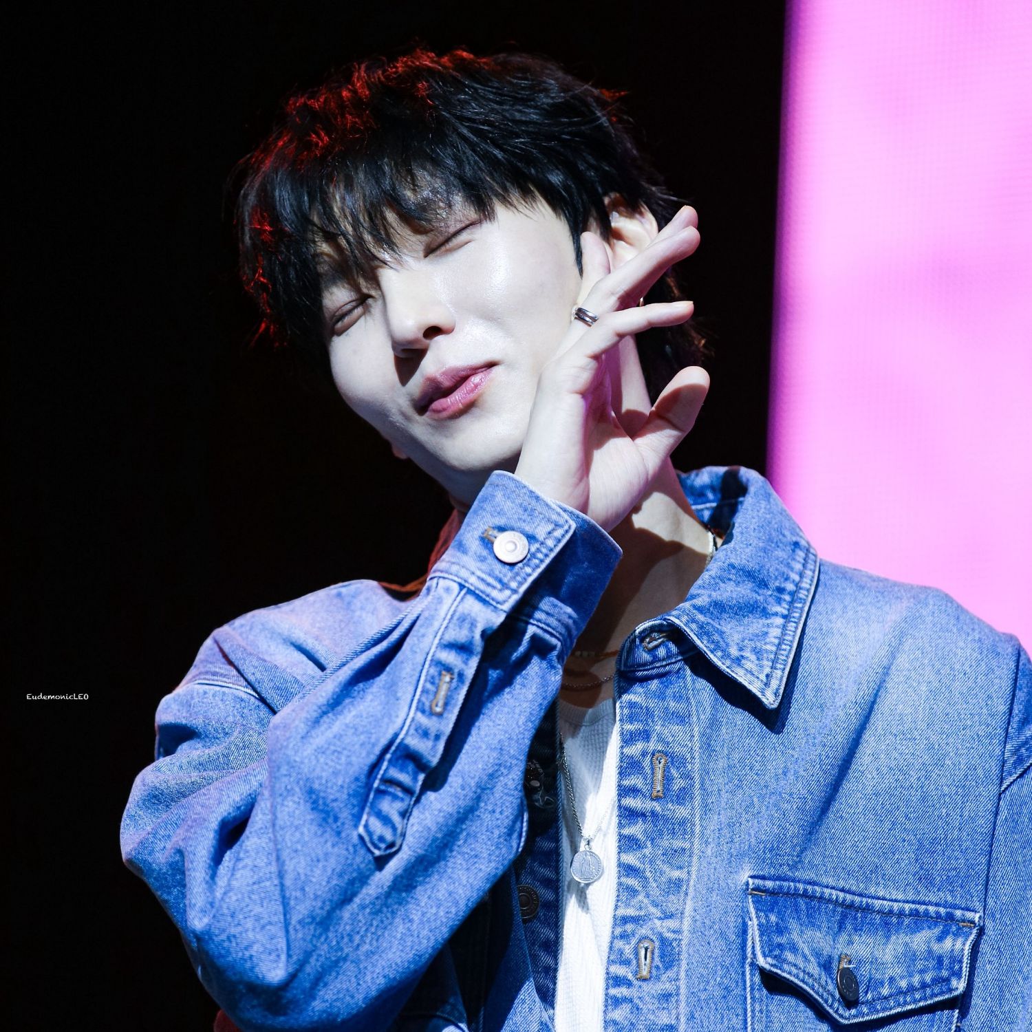 A moment captured by LEO (VIXX)'s fan