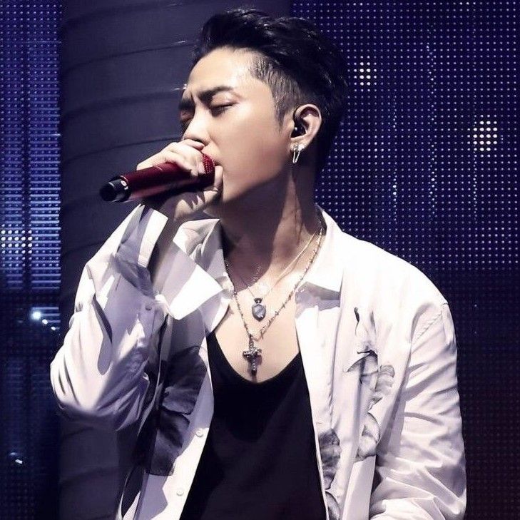 Recent activity shot of Eun Jiwon (SECHSKIES)