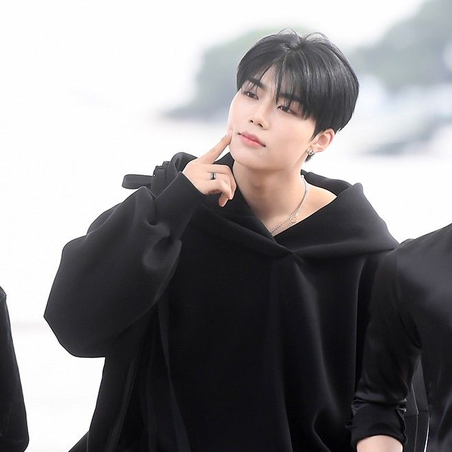 Behind-the-scenes cut of Park Gunwook (ZEROBASEONE)