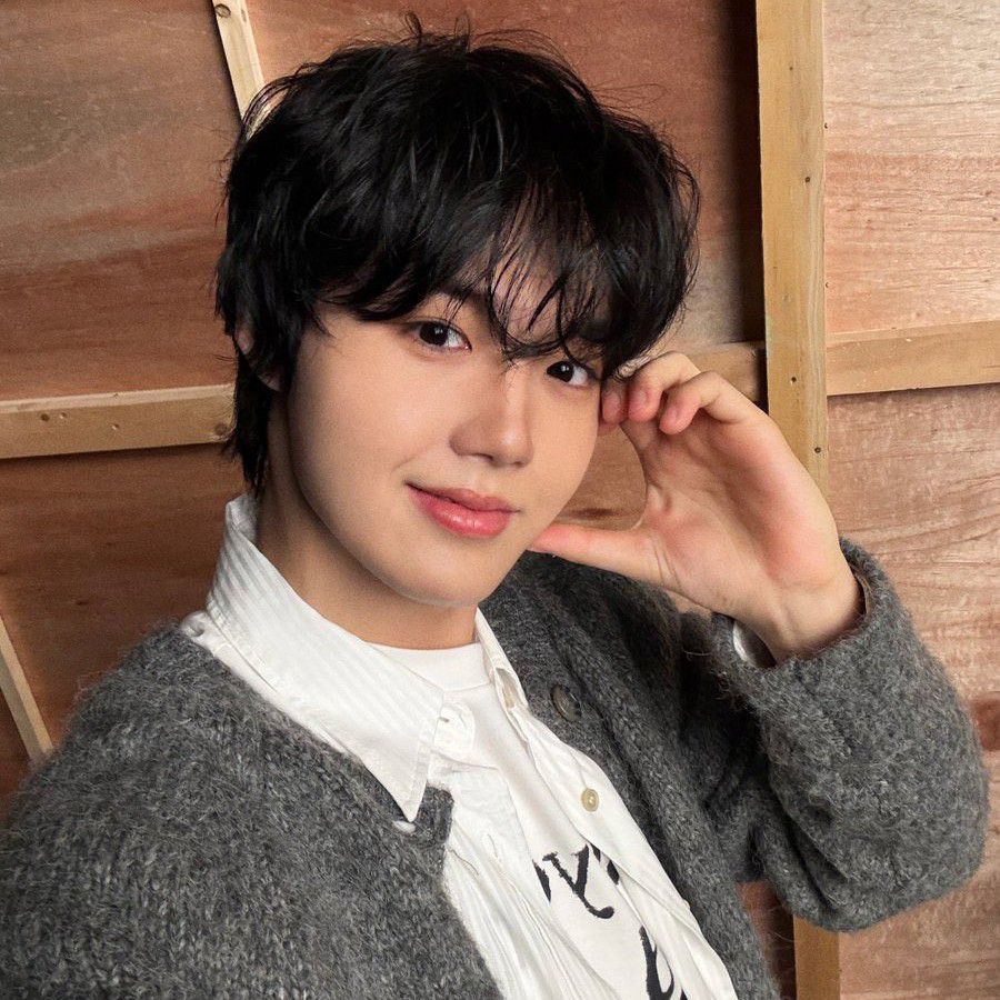 Latest photo of Doyoung (TREASURE)