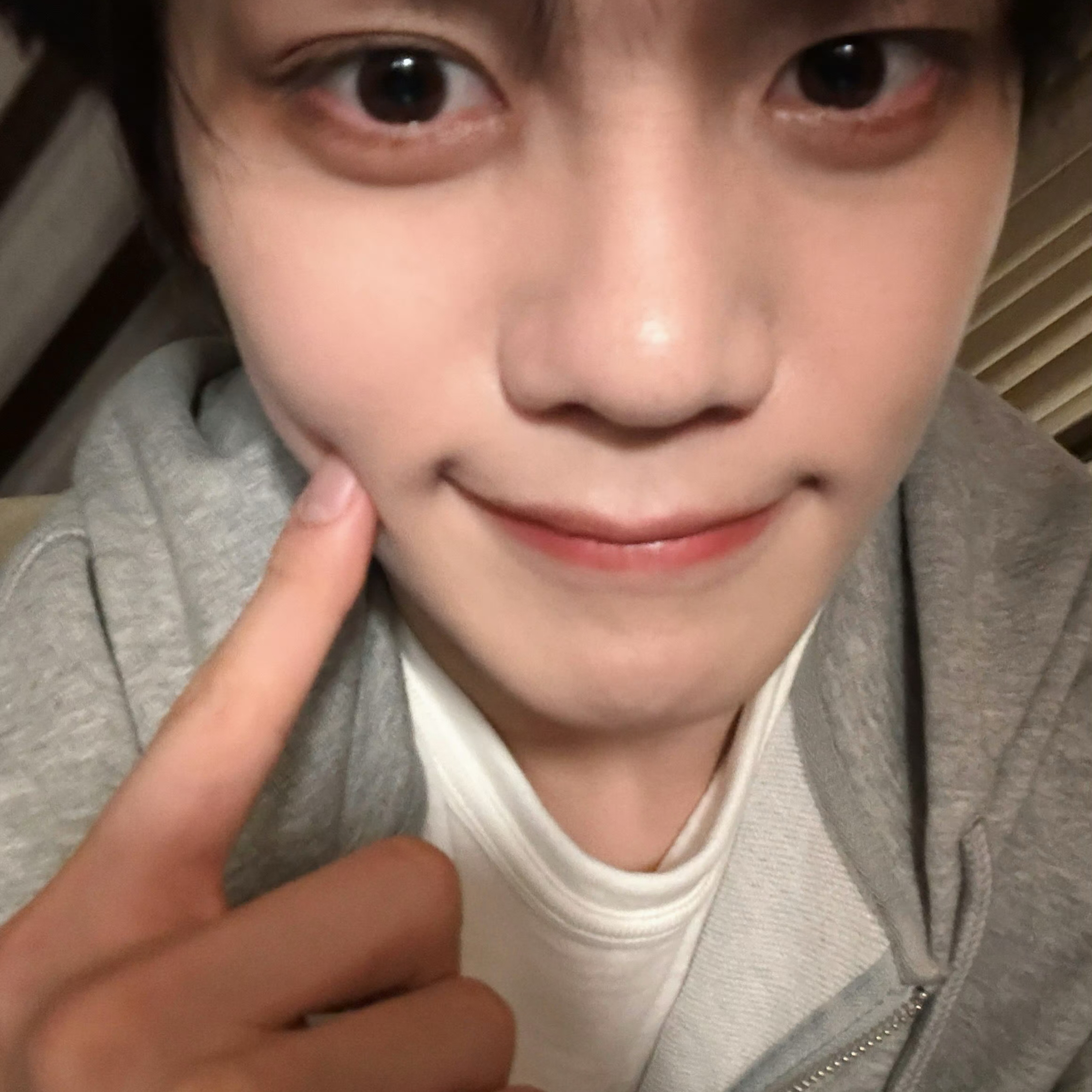 A moment captured by Kim Gyuvin (ZEROBASEONE)'s fan