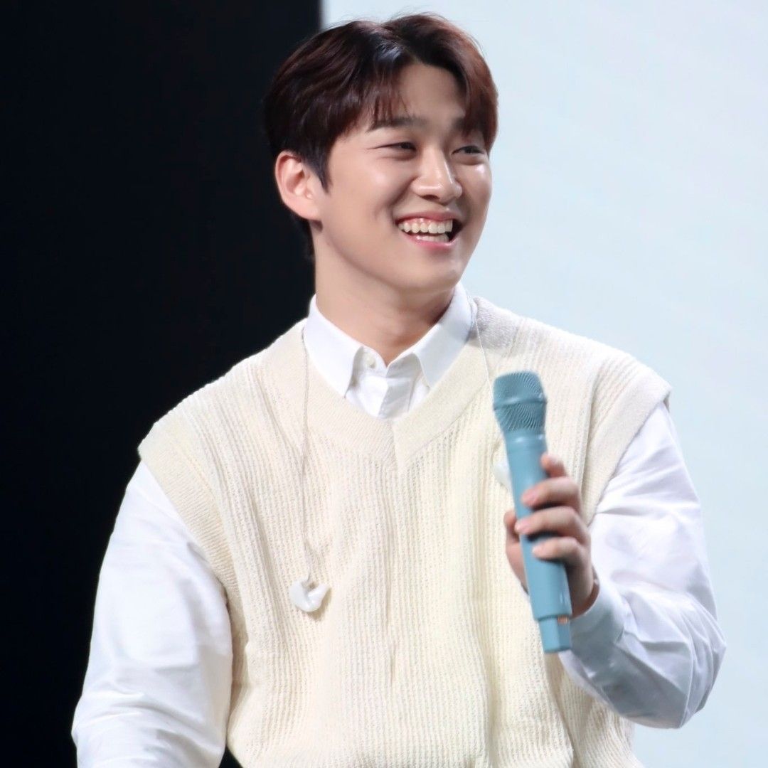 Behind-the-scenes cut of Hong Joochan (GoldenChild)