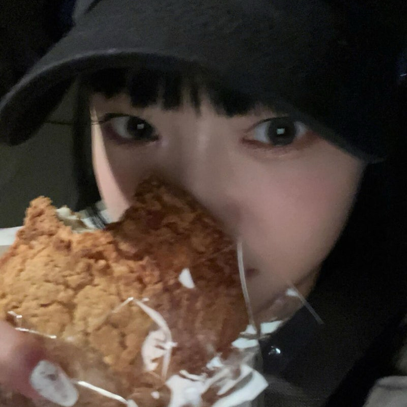 Recent activity shot of Hong Eunchae (LE SSERAFIM)