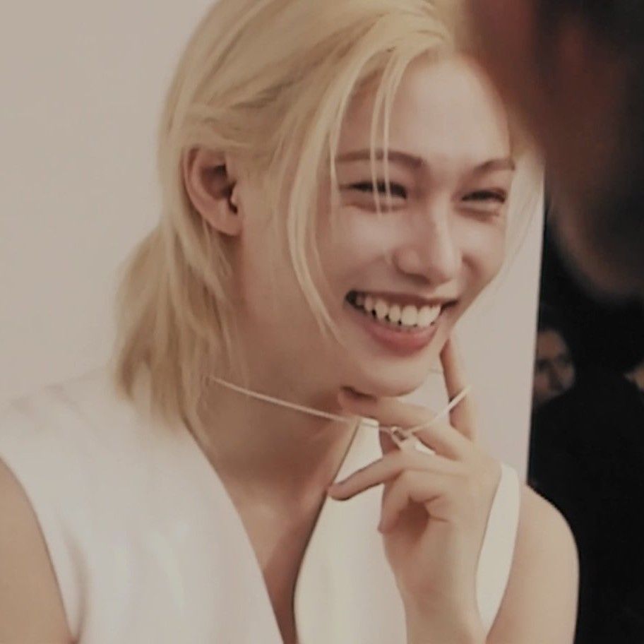 Latest photo of Felix (Stray Kids)