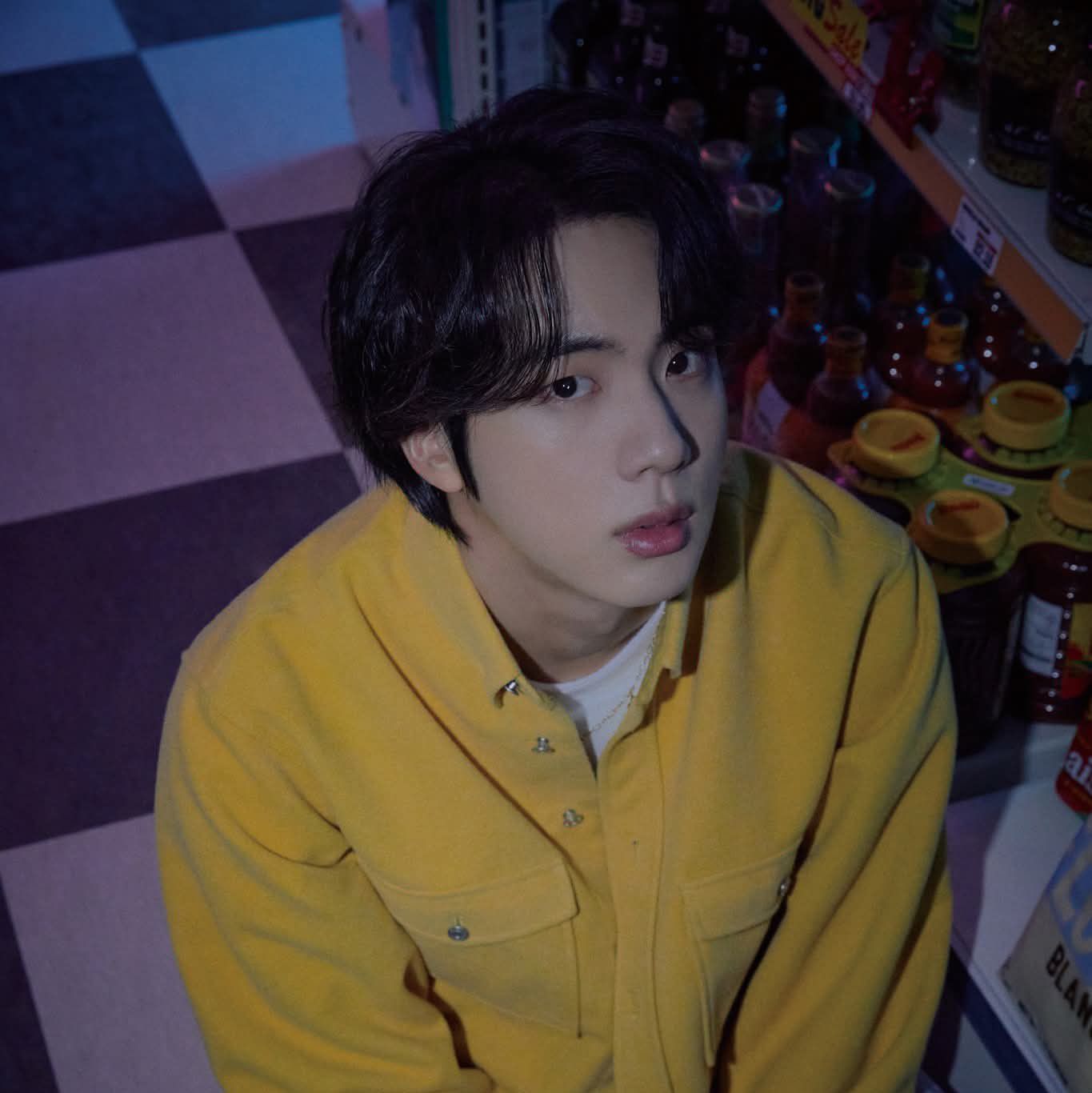 Momen yang diabadikan oleh penggemar Jin (BTS)