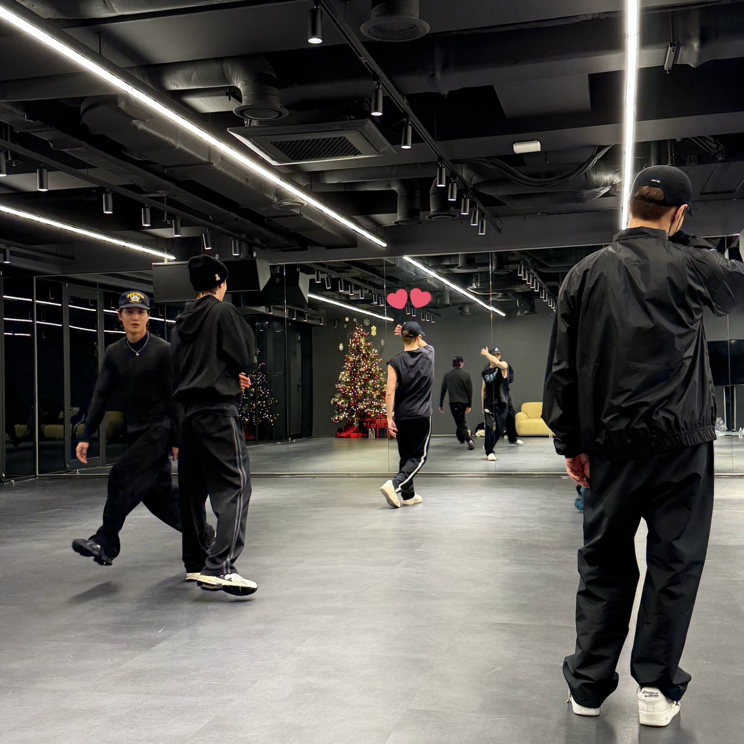 Behind-the-scenes cut of Suho (EXO)