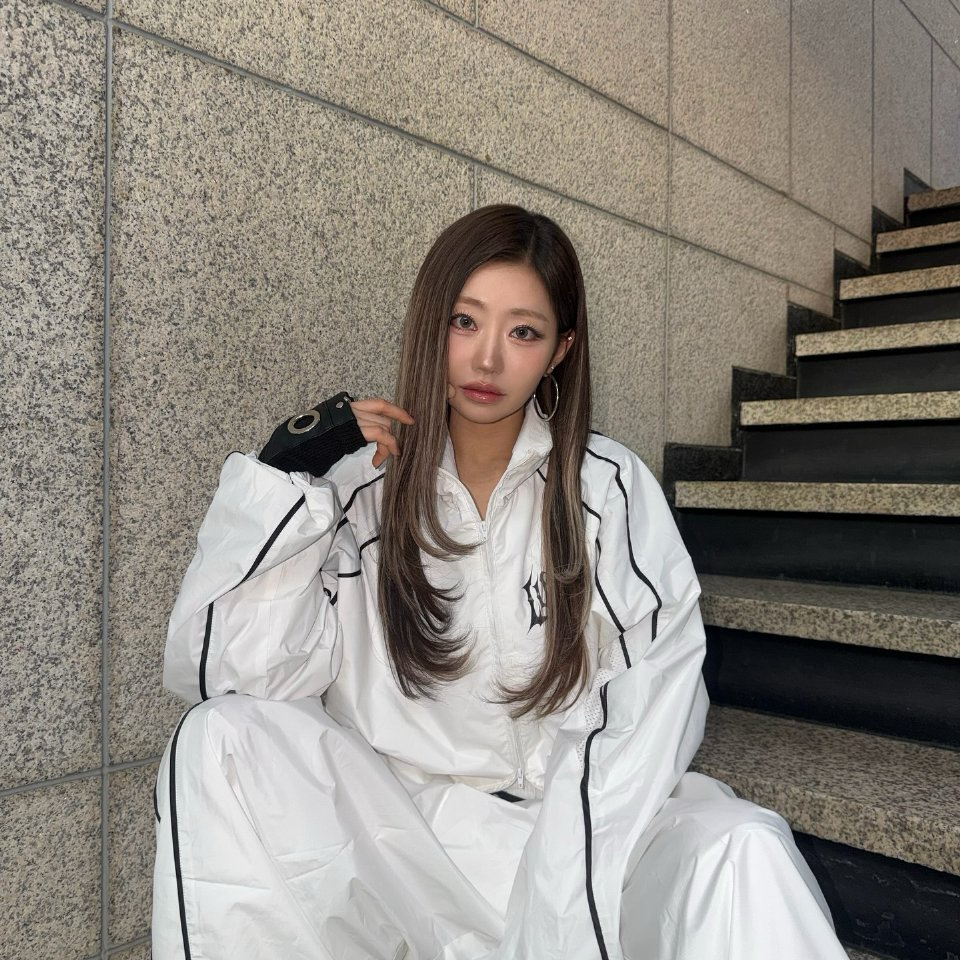 Julie (KISS OF LIFE)的幕后花絮